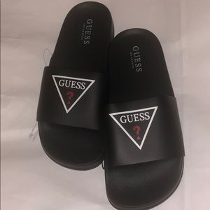 GUESS slides Sz 7 Goes With Everything